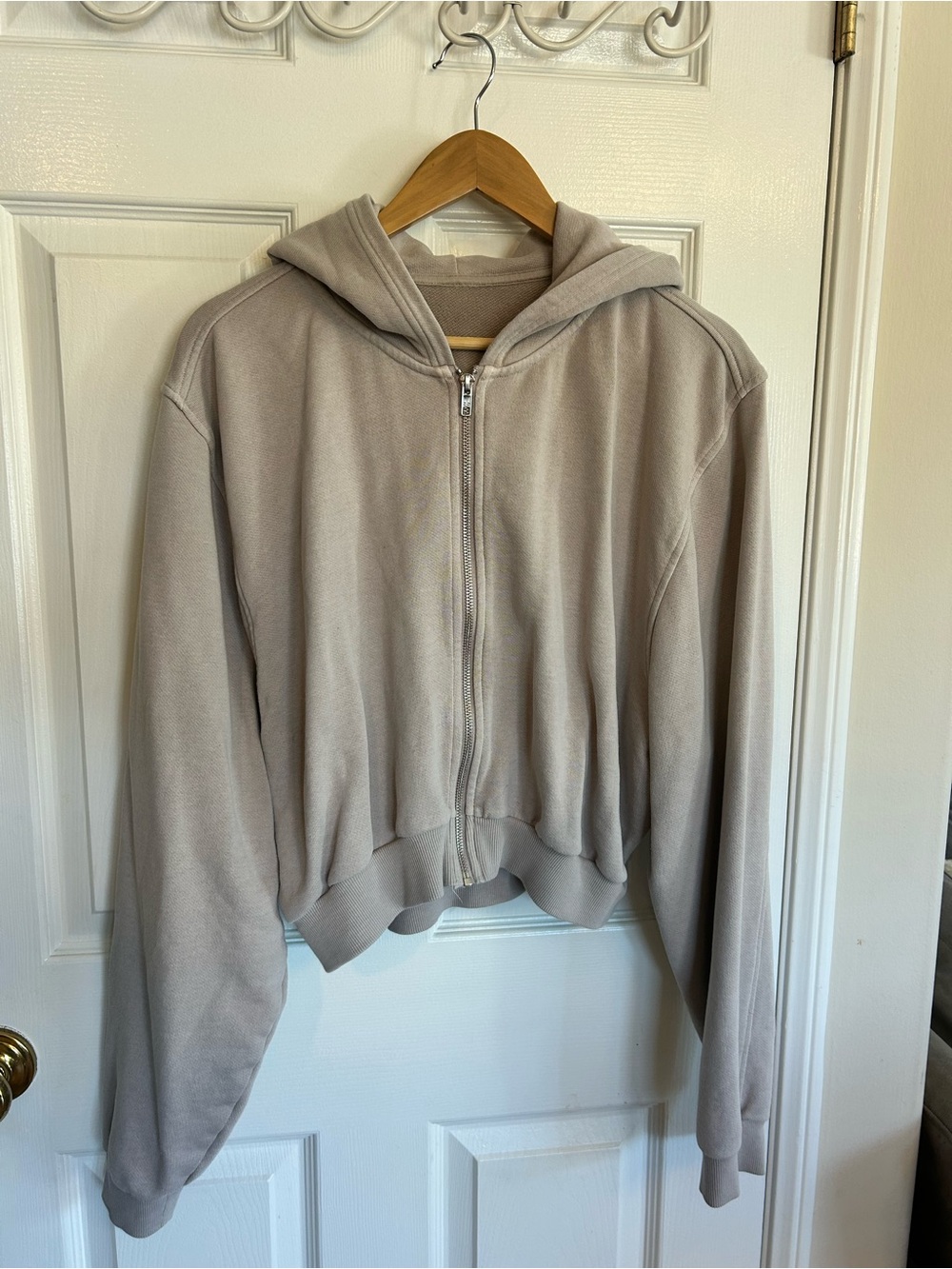 Alo Sweet Escape Light Gray Zip Hoodie - Cropped Casual Hoodie | Quiet Luxury